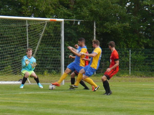 SF Blau-Gelb Marburg - SV Leusel  2-2  30