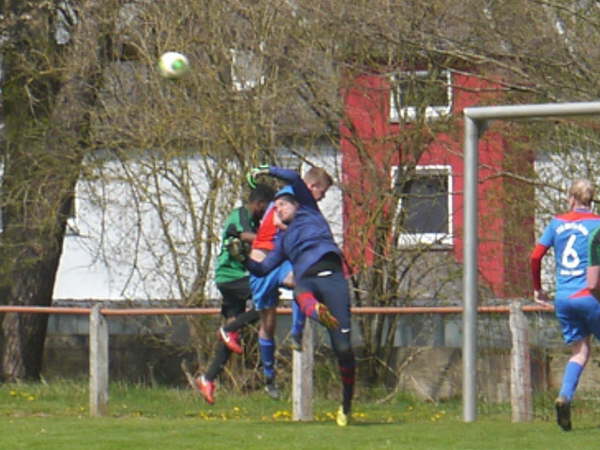 SV M�cke ll - SV Leusel ll  0-1  14